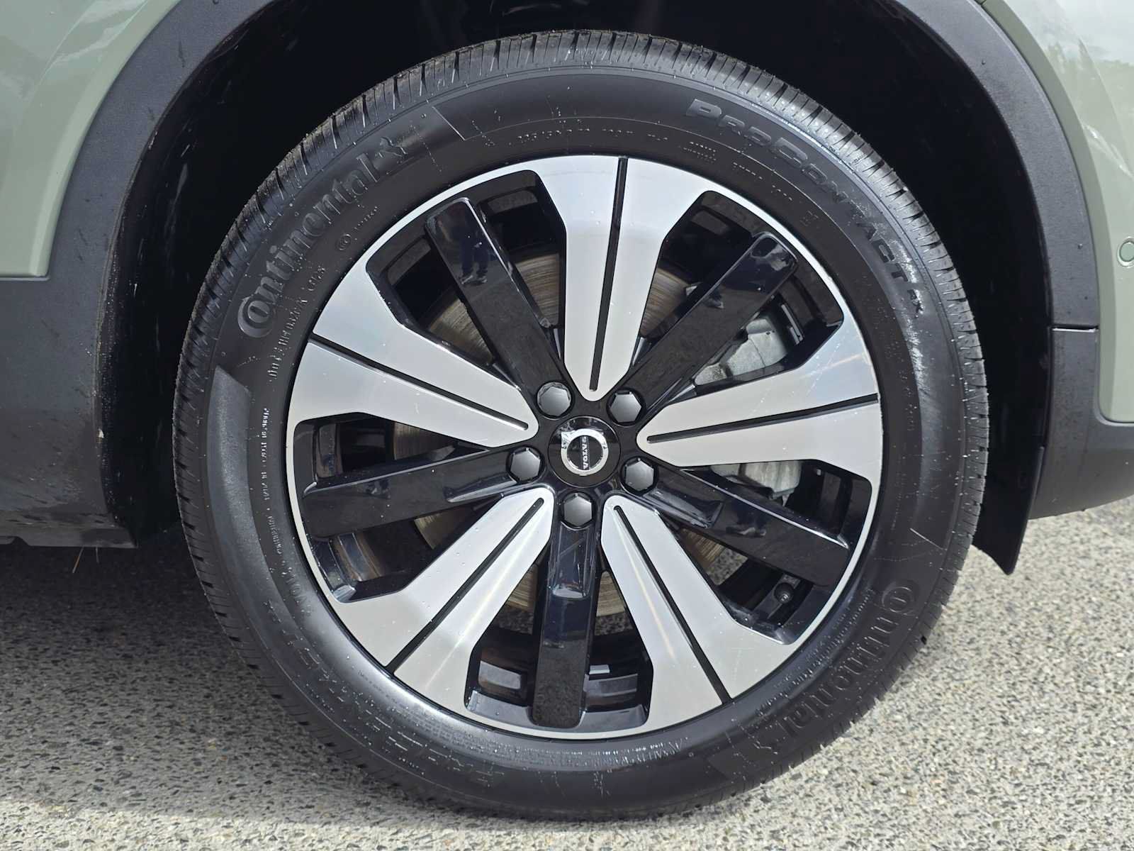 Used 2023 Volvo XC40 Recharge Plus w/ Protection Package Premier AWD/4WD image 10