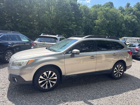 Used 2016 Subaru Outback 2.5i Limited AWD/4WD image 2