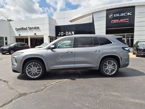New 2027 Buick Enclave Avenir w/ LPO, Floor Liner Package AWD/4WD image 13