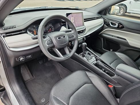 Used 2025 Jeep Compass Limited AWD/4WD image 14