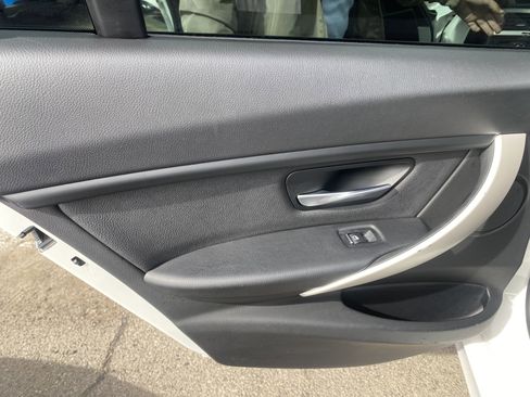 Used 2018 BMW 320i Sedan w/ Convenience Package RWD image 15