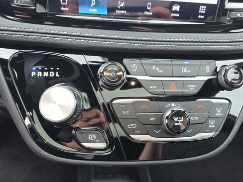 New 2026 Chrysler Pacifica Select image 8