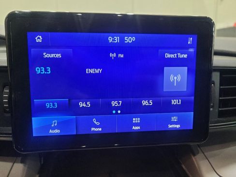 Used 2022 Ford Explorer XLT image 25