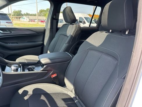 New 2025 Jeep Grand Cherokee L Laredo image 14