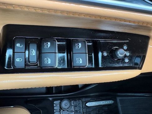 Used 2022 Jeep Grand Wagoneer Series III w/ Rear Seat Video Group 1 AWD/4WD image 29