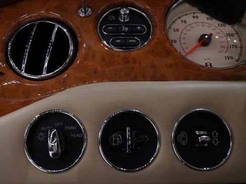 Used 2008 Bentley Azure image 24