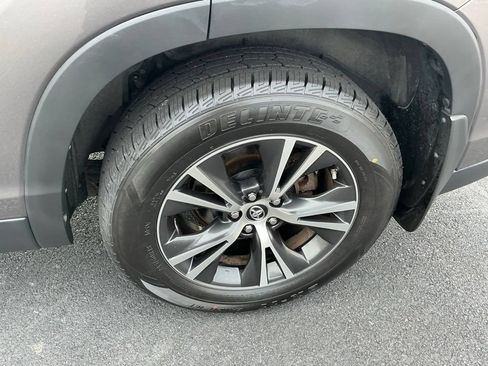 Used 2019 Toyota Highlander LE AWD/4WD image 15