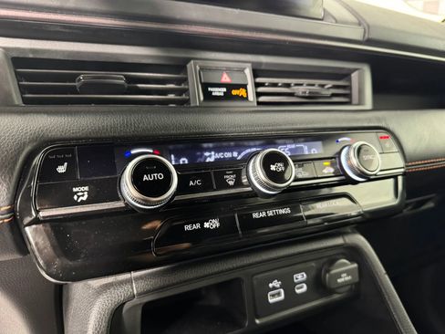 Used 2025 Honda Pilot TrailSport image 20