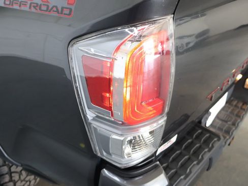 Used 2020 Toyota Tacoma TRD Off-Road w/ Technology Package AWD/4WD image 27
