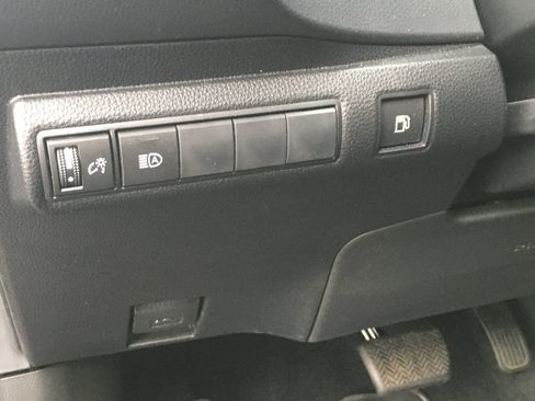 Used 2022 Toyota Corolla LE FWD image 17