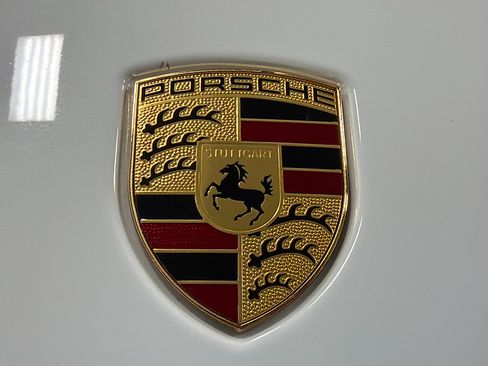 Used 2025 Porsche Macan image 12