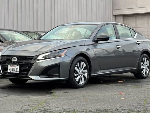 Used 2025 Nissan Altima 2.5 S image 8