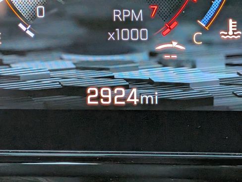 Used 2025 Chevrolet Suburban Z71 w/ Comfort Package image 27