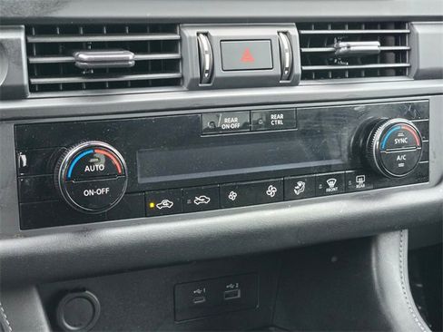 Used 2023 Nissan Pathfinder S image 31