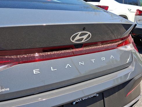 New 2025 Hyundai Elantra SE image 20