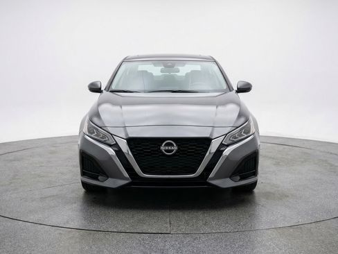 Used 2025 Nissan Altima 2.5 SV image 2