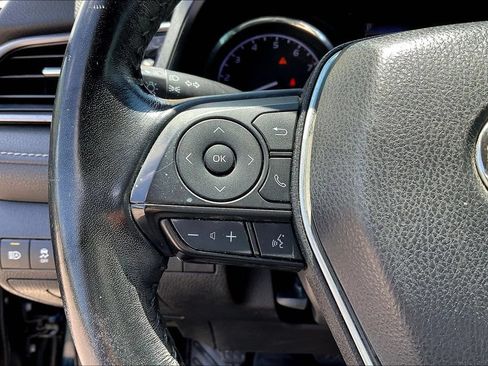 Used 2019 Toyota Camry SE FWD image 10