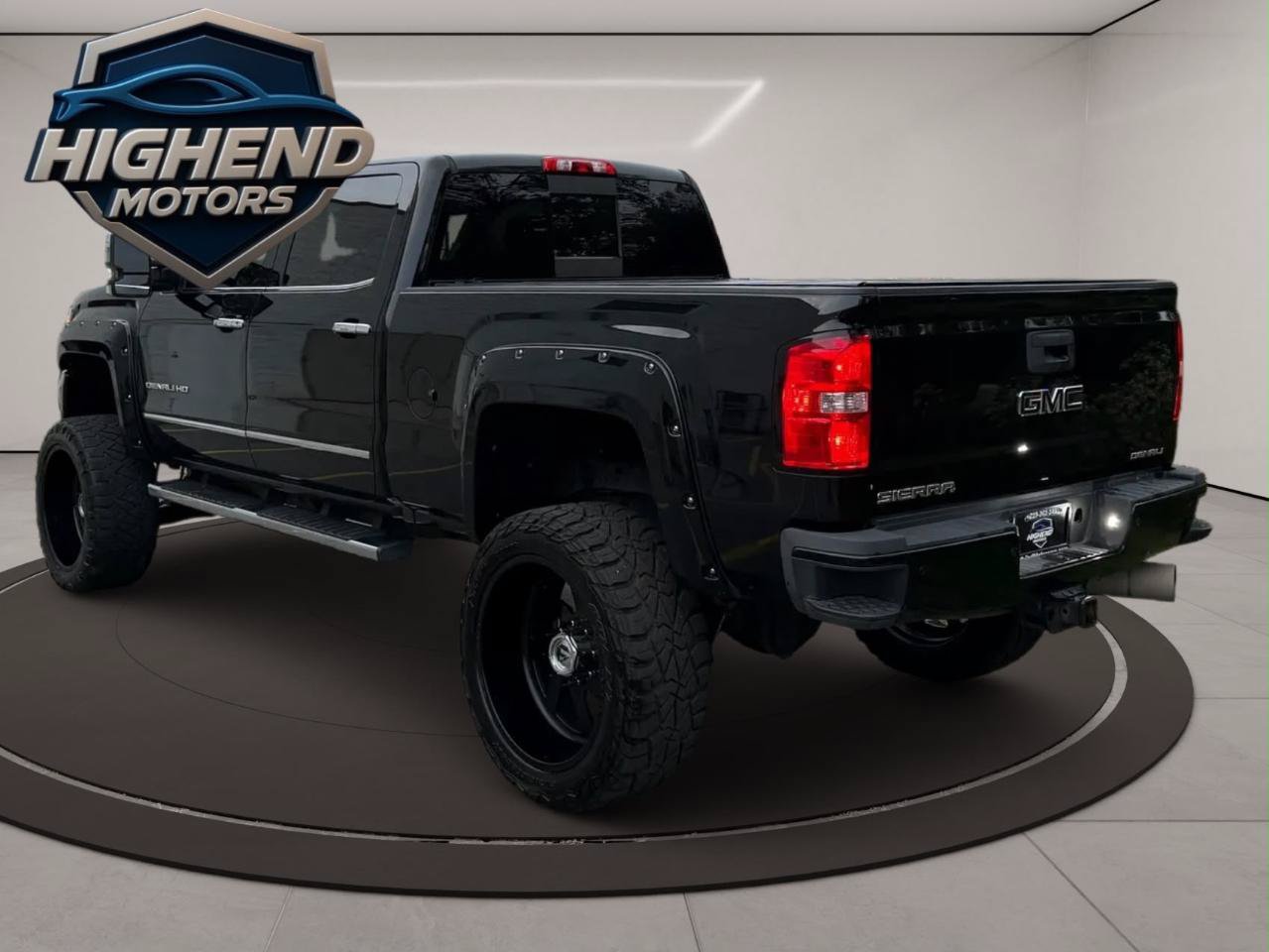 Used 2018 GMC Sierra 2500 Denali w/ Suspension Package, Off-Road AWD/4WD image 3
