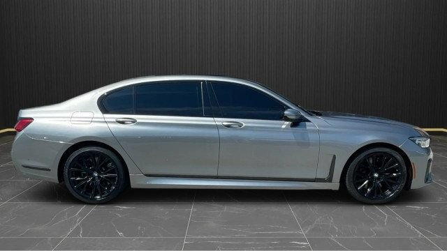 Used 2022 BMW 750i xDrive w/ Autobahn Package AWD/4WD image 2