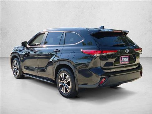 Used 2023 Toyota Highlander XLE FWD image 7