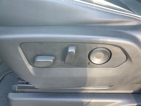 Used 2021 Chevrolet Tahoe Premier w/ Premium Package image 23