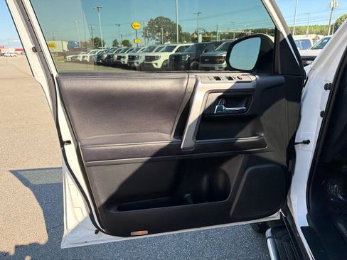 Used 2016 Toyota 4Runner SR5 Premium AWD/4WD image 13