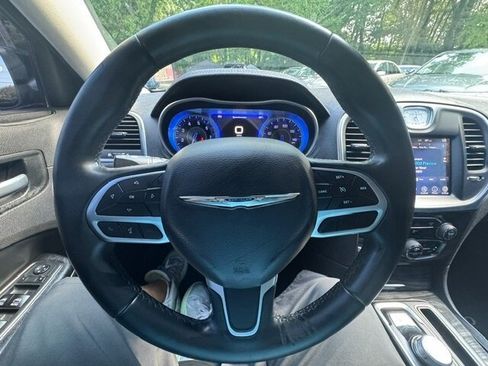Used 2017 Chrysler 300 Limited RWD image 19