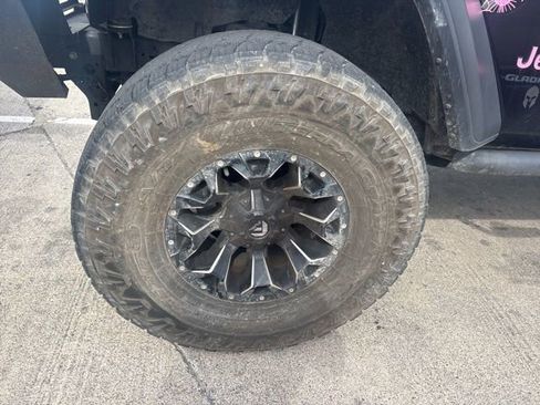 Used 2020 Jeep Gladiator Sport w/ Quick Order Package 24S image 9