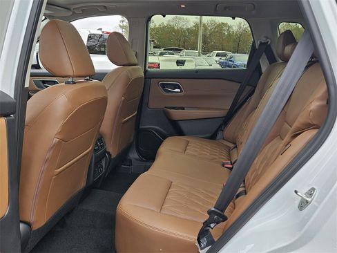 New 2026 Nissan Rogue Platinum image 4