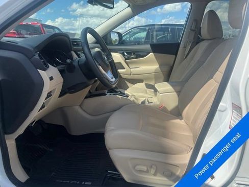 Used 2019 Nissan Rogue SL w/ Premium Package FWD image 11