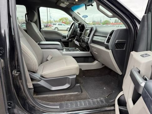 Used 2018 Ford F250 XLT w/ XLT Premium Package AWD/4WD image 12