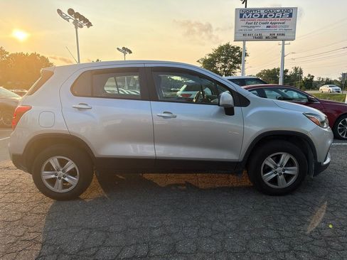 Used 2017 Chevrolet Trax LS AWD/4WD image 4