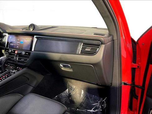 Certified 2026 Porsche Macan GTS AWD/4WD image 22