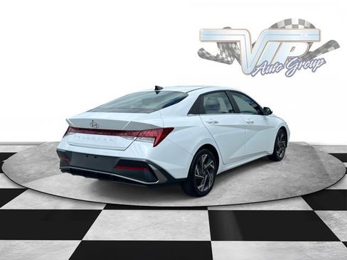 Used 2025 Hyundai Elantra SEL FWD image 5
