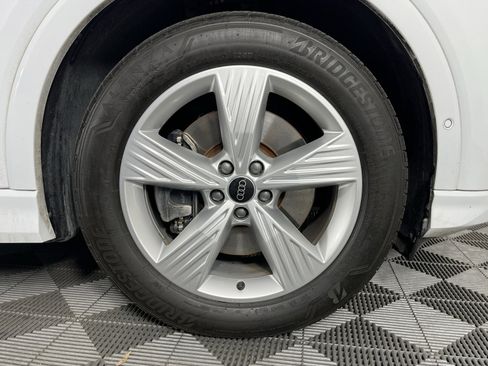 Certified 2024 Audi Q4 e-tron Prestige image 18