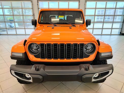 Used 2025 Jeep Gladiator Sport AWD/4WD image 9