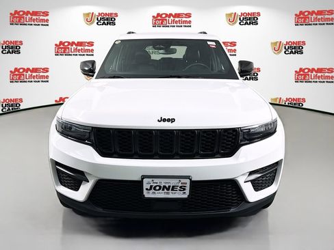 Used 2023 Jeep Grand Cherokee Altitude image 12