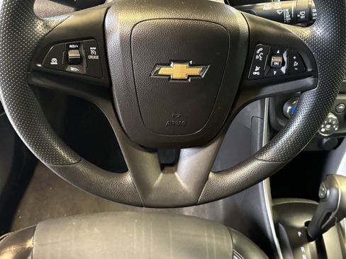 Used 2022 Chevrolet Trax LT image 29