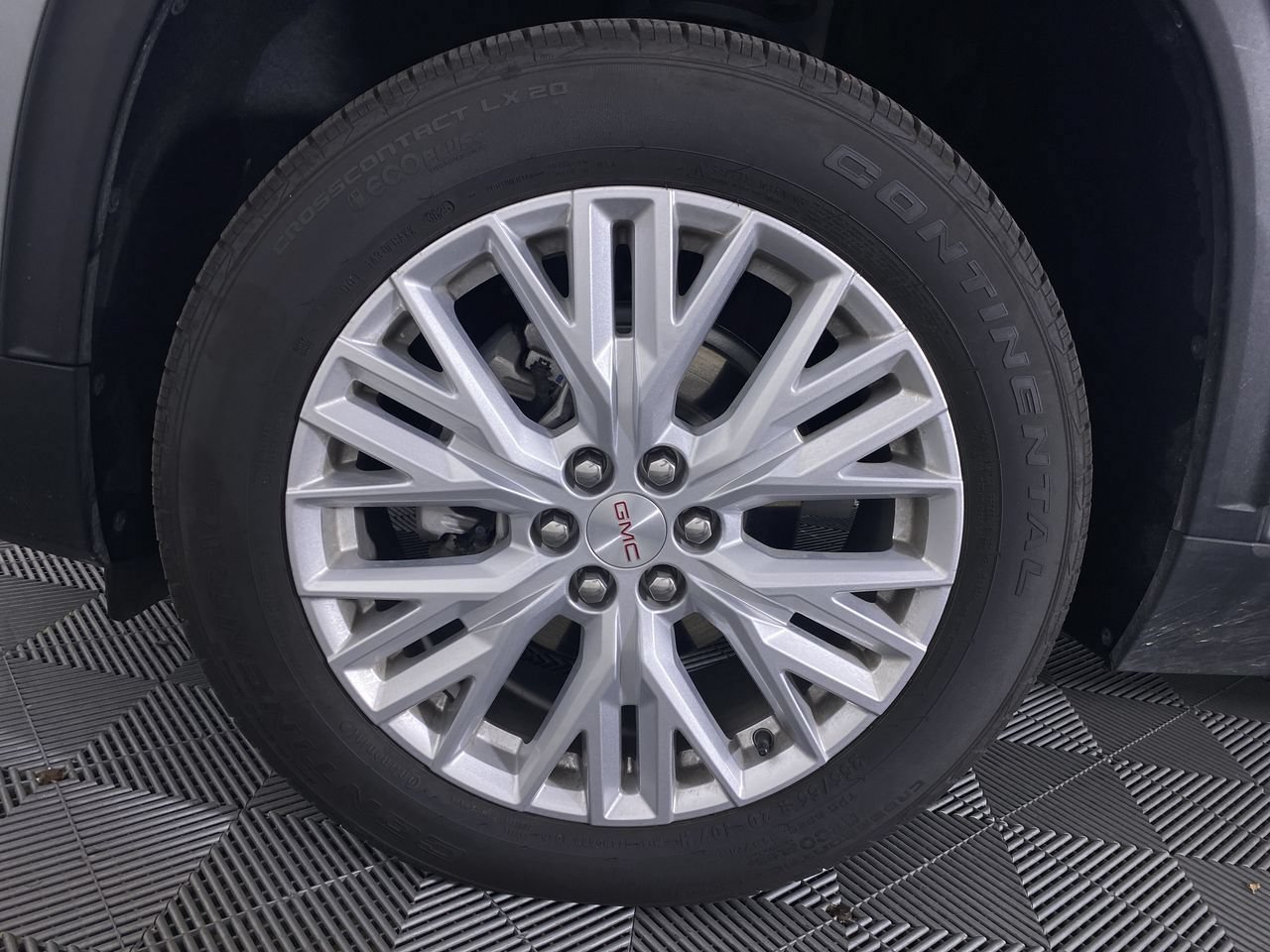 Certified 2026 GMC Acadia Elevation w/ Elevation Premium Package FWD image 16