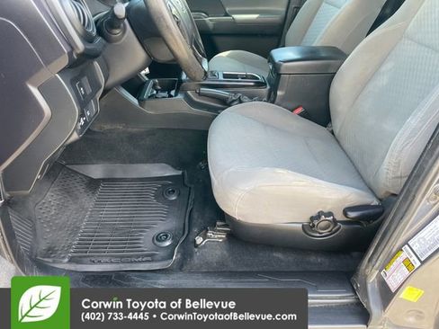 Certified 2022 Toyota Tacoma SR AWD/4WD image 9