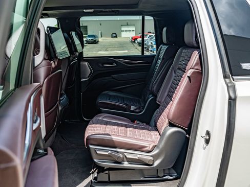 Used 2023 Cadillac Escalade ESV Premium Luxury Platinum AWD/4WD image 34