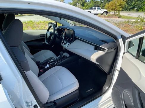 Used 2022 Toyota Corolla LE FWD image 34