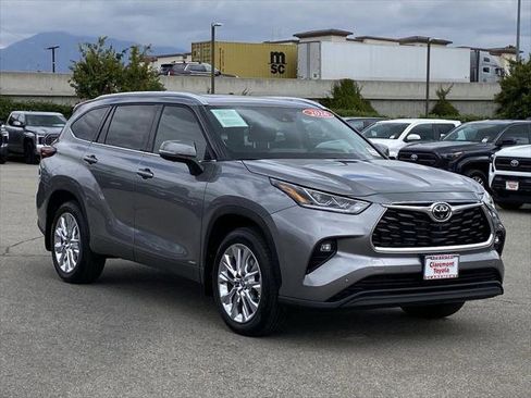 Certified 2026 Toyota Highlander Limited AWD/4WD image 44