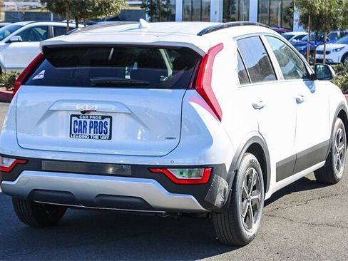 New 2025 Kia Niro EX image 8