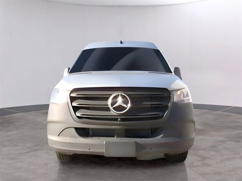 Used 2024 Mercedes-Benz Sprinter 2500 image 2