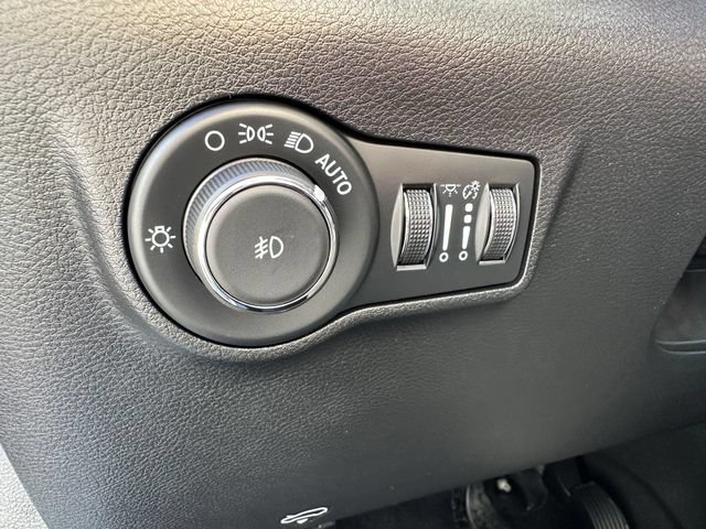 Used 2025 Jeep Compass Trailhawk AWD/4WD image 11