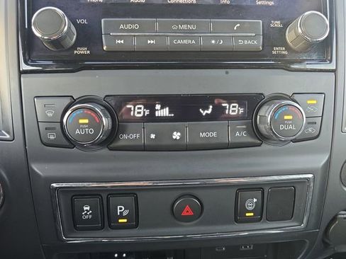 Used 2024 Nissan Titan SV w/ SV Convenience Package image 4