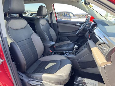 Used 2022 Volkswagen Taos SEL w/ Panoramic Sunroof Package image 36