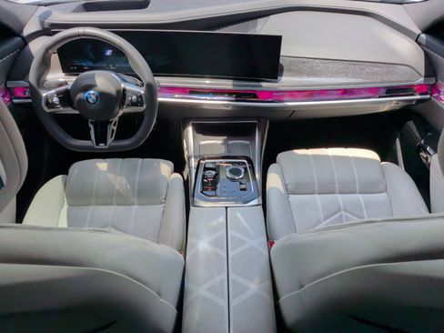 Certified 2025 BMW i7 eDrive50 w/ M Sport Package RWD image 32