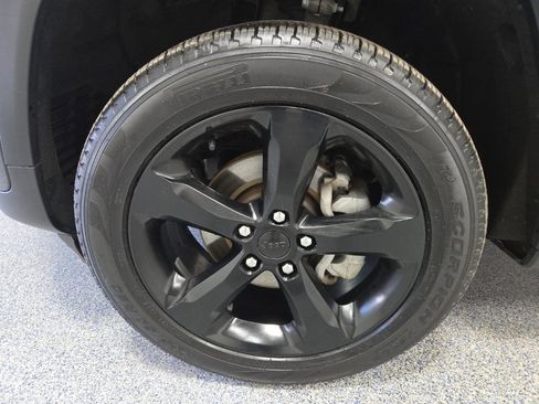 Used 2024 Jeep Grand Cherokee Limited w/ Black Appearance Package image 41